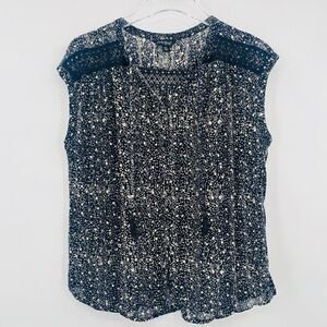 Lucky Brand Size XS Black & White Boho Eyelet Sleeveless Button Down Tassel Top